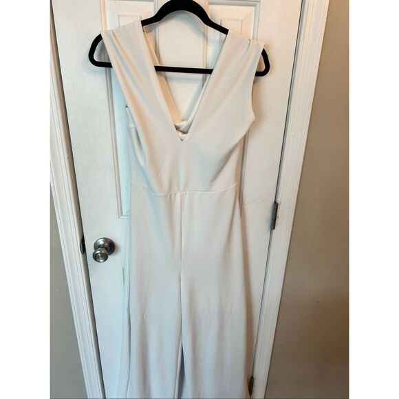 Lulu’s Thinking Out Loud White Backless Jumpsuit large NWT - Picture 1 of 6